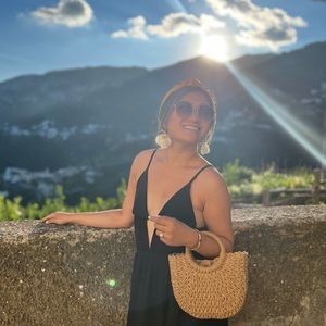 Meet your Posher, Ymi